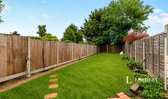 4 Bedroom Semi-Detached House To Rent In Stepgates, KT16