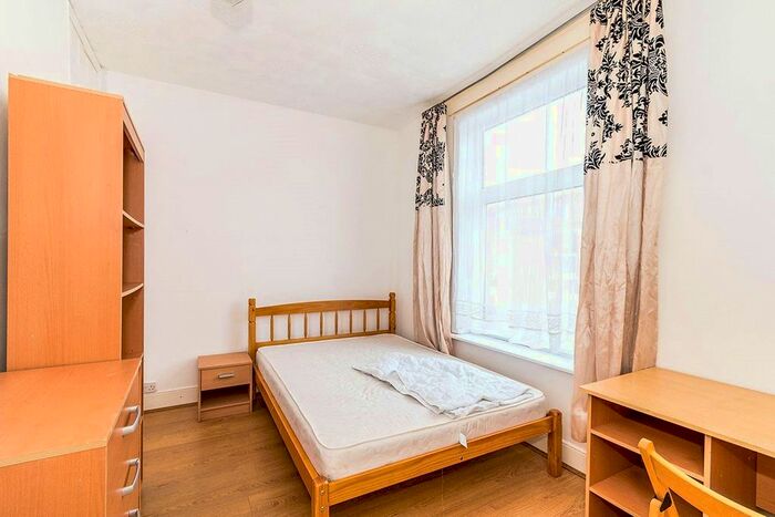 5 Bedroom Detached House To Rent In Telephone Road, Southsea, Hampshire, PO4