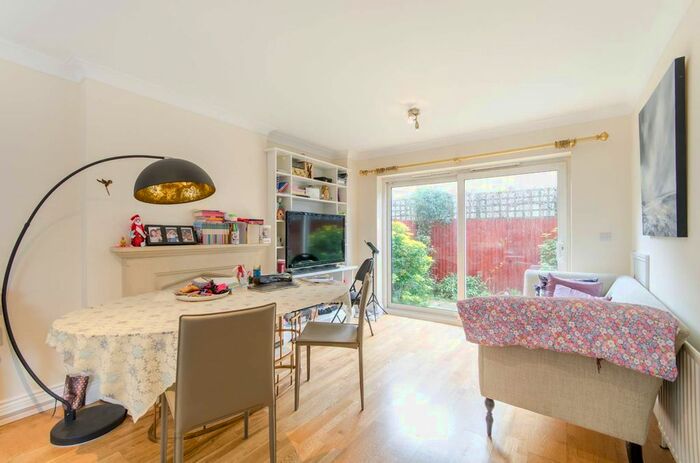 4 Bedroom Property To Rent In Worple Road, Wimbledon, London, SW19
