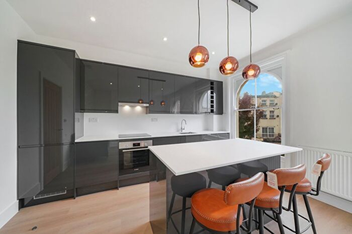 3 Bedroom Flat To Rent In Isledon Road, Holloway, N7