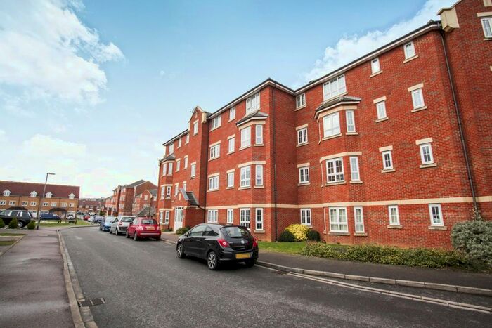 2 Bedroom Flat To Rent In Watling Gardens, Dunstable, LU6
