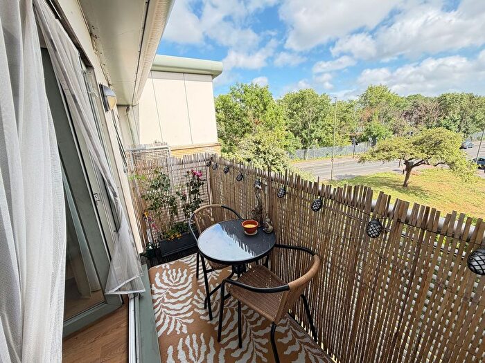 2 Bedroom Flat For Sale In Ashford Road, Ashford, TW15