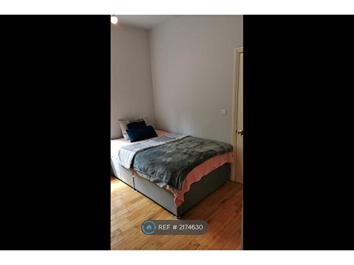 Studio To Rent In Parkland Road, London, N22