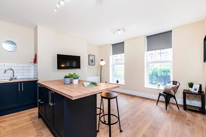 4 Bedroom Flat To Rent In Kelso Road, Leeds, LS2