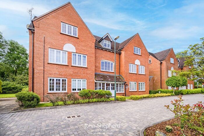 2 Bedroom Flat For Sale In Foxley Drive, Catherine-De-Barnes, Solihull, West Midlands, B91