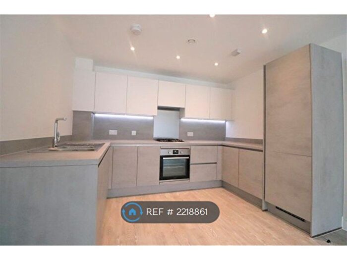 1 Bedroom Flat To Rent In Suffield Road, High Wycombe, HP11