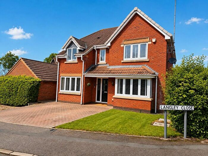 4 Bedroom Detached House For Sale In Langley Close, Hunsbury Hill, Northampton, NN4