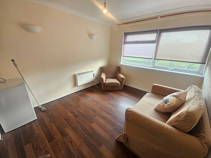 2 Bedroom Flat To Rent In Roseholme, Maidstone, ME16