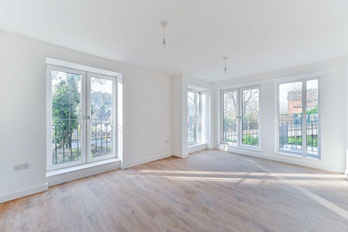 3 Bedroom Flat To Rent In St James Road, Croydon, Purley, CR8