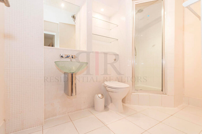 2 Bedroom Apartment To Rent In Wharf Lane, London, E14