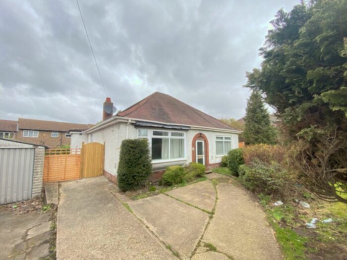 3 Bedroom Bungalow To Rent In Luton Road, Dunstable, LU5