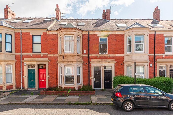 3 Bedroom Flat For Sale In Myrtle Grove, Jesmond, Newcastle Upon Tyne, NE2