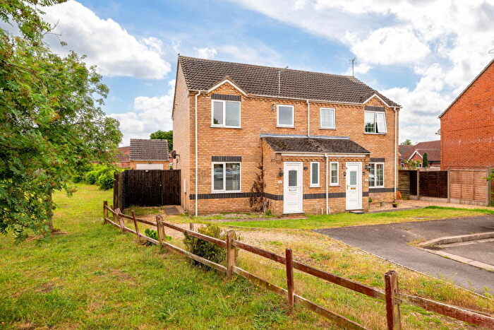 3 Bedroom Semi-Detached House To Rent In Mendip Avenue, North Hykeham, Lincoln, LN6