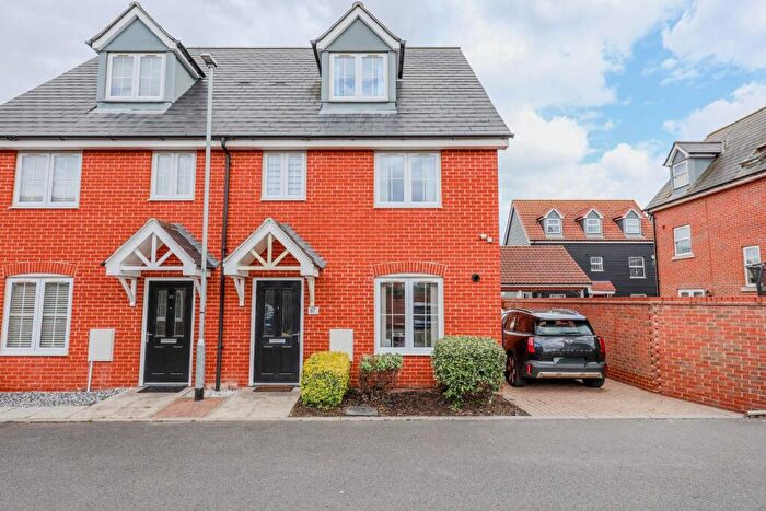 4 Bedroom Semi-Detached House For Sale In Sandy Crescent, Great Wakering, SS3