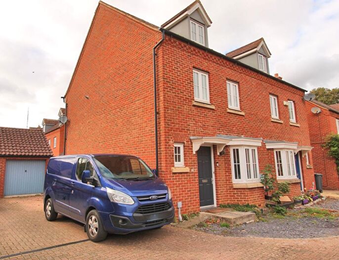 4 Bedroom Semi-Detached House For Sale In Ibbett Lane, Potton, Sandy, SG19