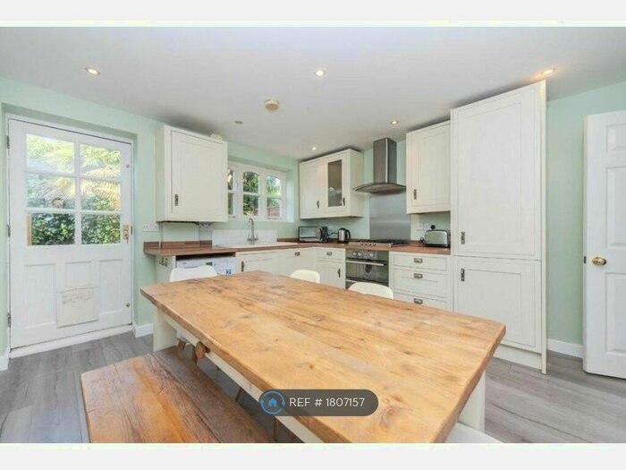 4 Bedroom Terraced House To Rent In Castle Mews, London, SW17
