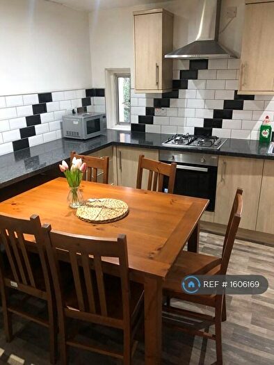 2 Bedroom Flat To Rent In Calder Street, Glasgow, G42