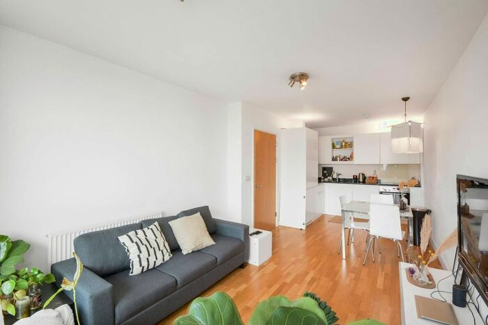 1 Bedroom Flat To Rent In Amelia Street, Elephant And Castle, London, SE17