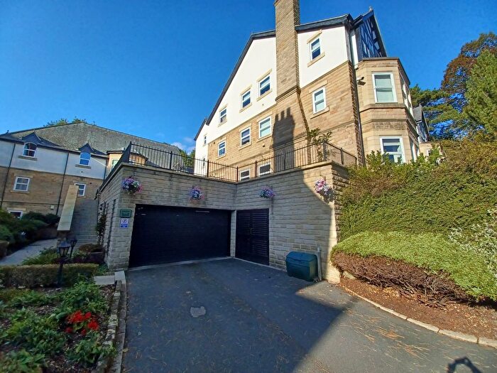 2 Bedroom Flat To Rent In Park Avenue, Roundhay, Leeds, West Yorkshire, LS8