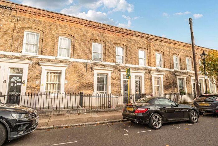 3 Bedroom Property For Sale In Portelet Road, Stepney, London, E1
