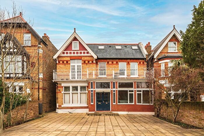 2 Bedroom Flat To Rent In Aston Road, Ealing, W5