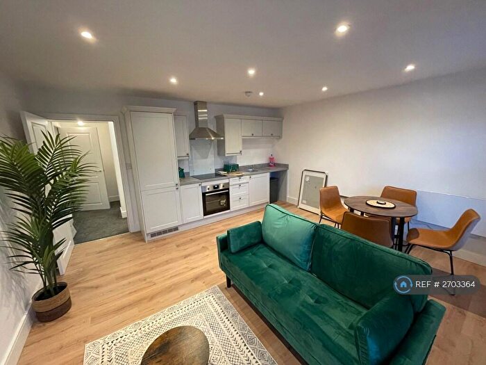 2 Bedroom Flat To Rent In Liverpool, Liverpool, L17