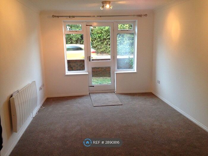 1 Bedroom Flat To Rent In Collingwood House, Greenhithe, DA9