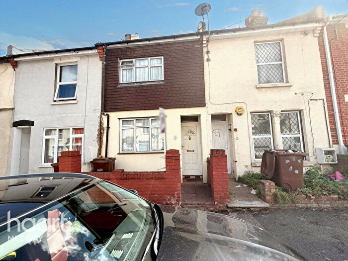 2 Bedroom Terraced House For Sale In Edinburgh Road, Chatham, ME4