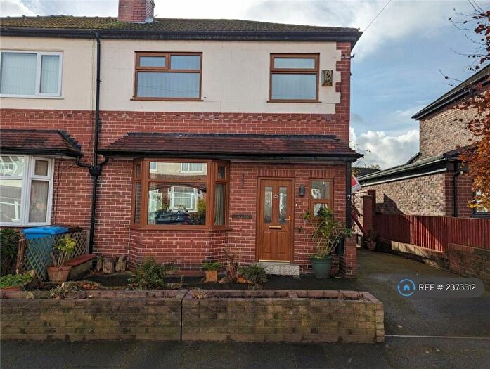 3 Bedroom Semi-Detached House To Rent In Oaklands Road, Swinton, Manchester, M27