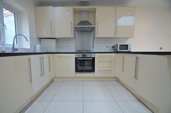 5 Bedroom Semi-Detached House To Rent In Clare Road, Hounslow, TW4