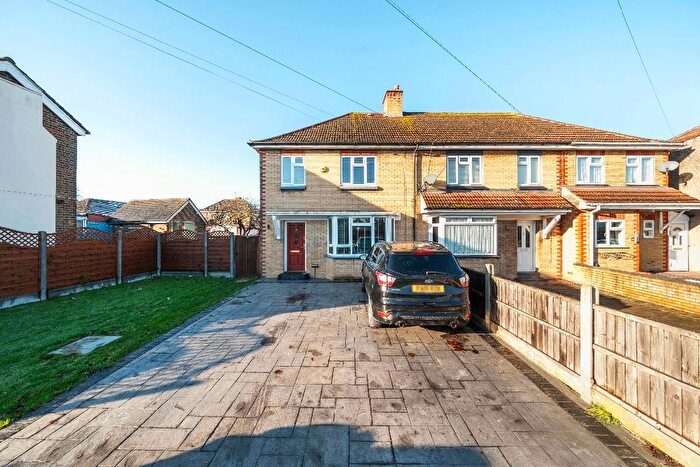 3 Bedroom End Terrace House For Sale In Dagenham Road, Romford, RM7