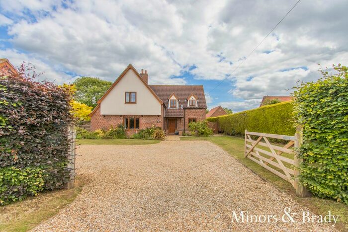 4 Bedroom Detached House For Sale In Wendling Road, Longham, Dereham, NR19