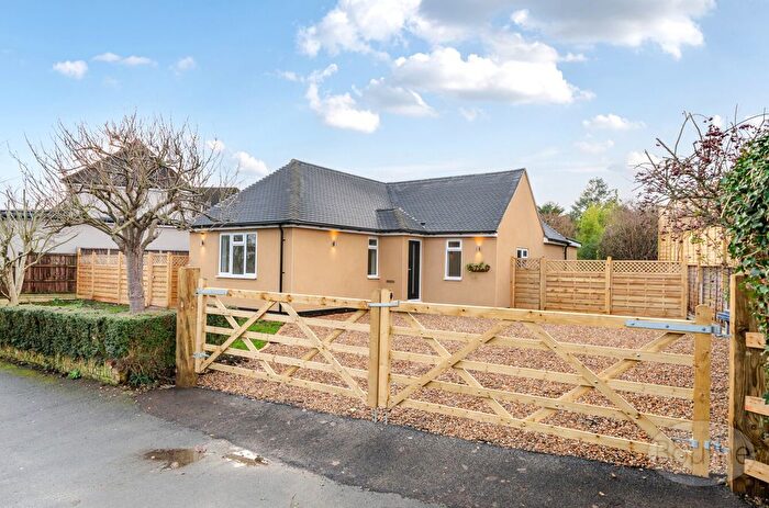 3 Bedroom Bungalow For Sale In Summers Road, Godalming, Surrey, GU7