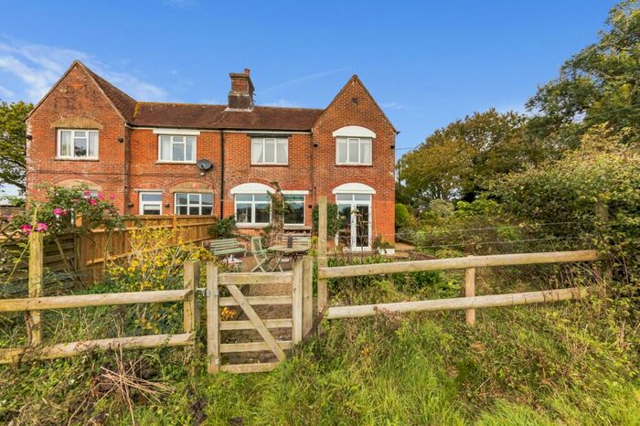 5 Bedroom Semi-Detached House For Sale In Upper Dicker, Hailsham, BN27