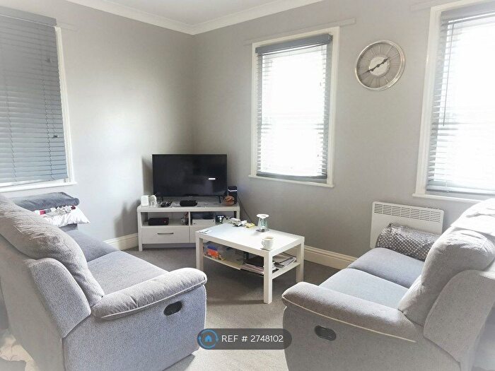 2 Bedroom Flat To Rent In School Road Tilehurst, Tilehurst, Reading, RG31