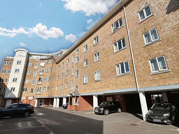 2 Bedroom Apartment For Sale In High Street, Crawley, RH10
