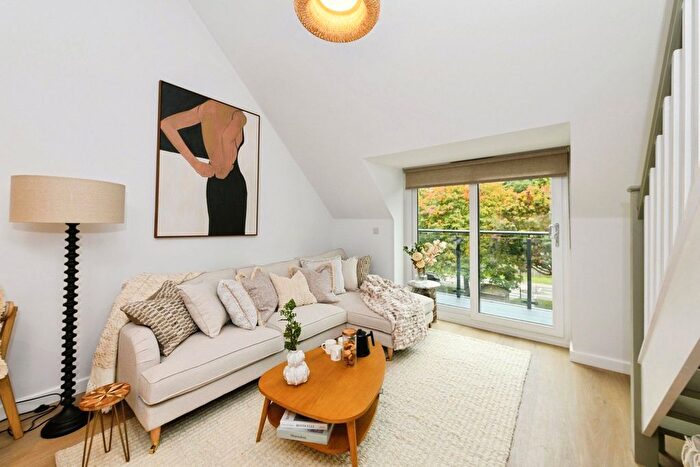 1 Bedroom Flat For Sale In Outwood Lane, Chipstead, Coulsdon, Surrey, CR5