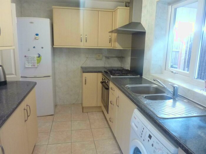 3 Bedroom Semi-Detached House To Rent In Scott Close, Hempshill Vale, NG6