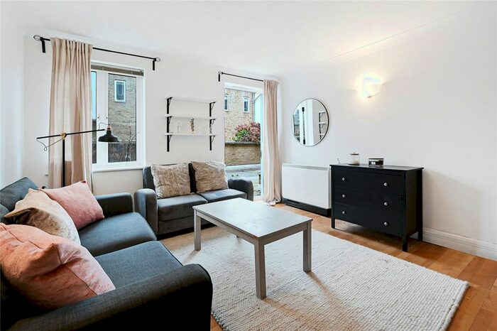 2 Bedroom Flat To Rent In Clapham High Street, London, SW4