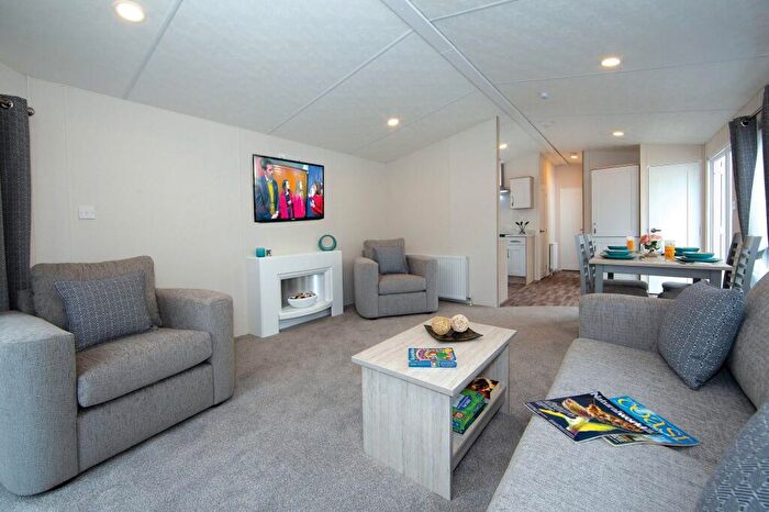 2 Bedroom Lodge For Sale In Gilberdyke, East Riding Of Yorkshire, HU15