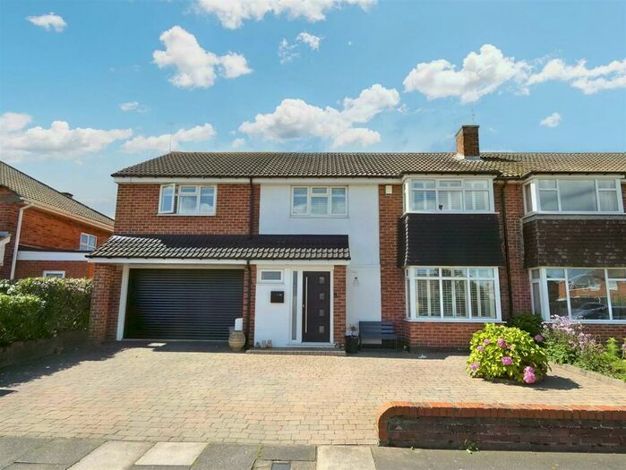 4 Bedroom SemiDetached House For Sale In Kendal Avenue, Cullercoats, NE30
