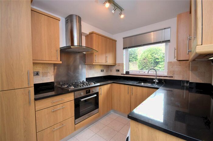 3 Bedroom Detached House To Rent In Summerhill Place, Leeds, West Yorkshire, LS8
