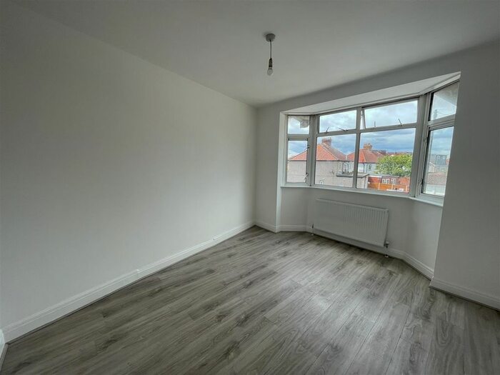2 Bedroom Flat To Rent In North Parade, North Road, Southall, UB1