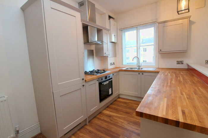 2 Bedroom Apartment To Rent In Western Terrace, The Park, NG7