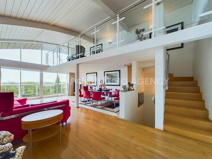 2 Bedroom Flat To Rent In Regatta Point, Kew Bridge Road, Brentford, TW8