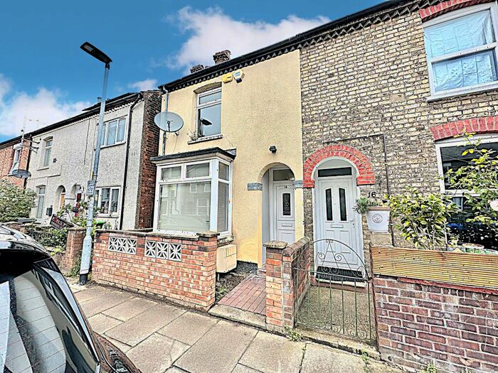 3 Bedroom End Of Terrace House To Rent In Edward Road Bedford, MK42