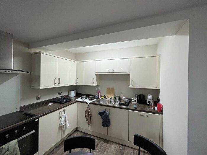 4 Bedroom Private Hall To Rent In Pitt Street, Lancaster, LA1