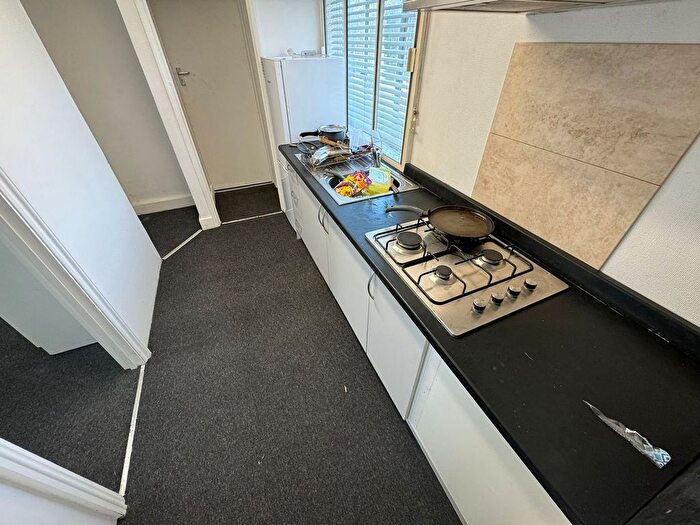 3 Bedroom Flat To Rent In High Street, Cranford, Hounslow, TW5