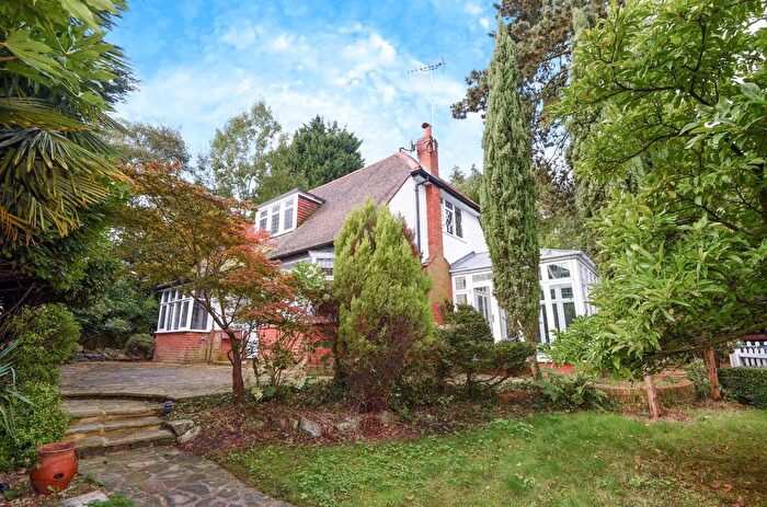 3 Bedroom Detached House To Rent In Lime Grove, London, N20