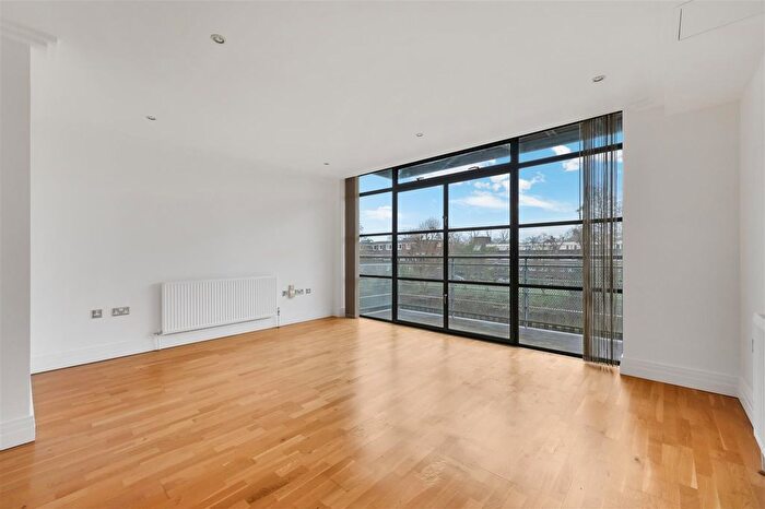 1 Bedroom Flat To Rent In Point Wharf Lane, Brentford, TW8
